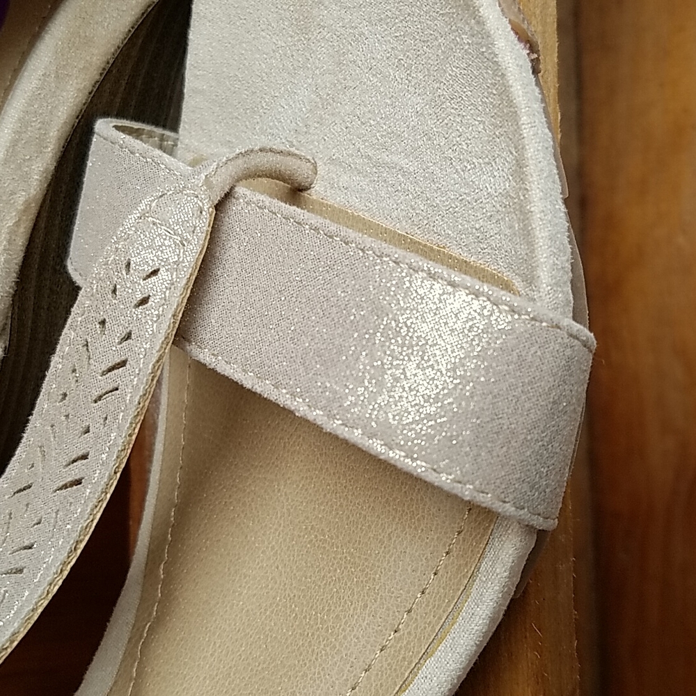 Sandals - Picture 5 of 5